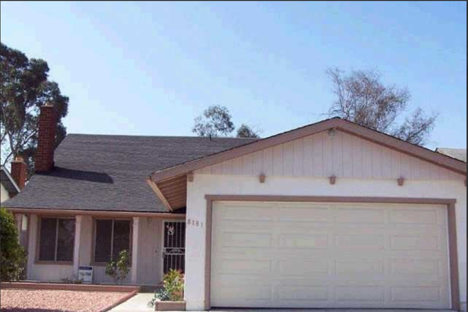 front - 7 bedrooms + 3 baths House