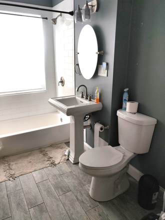 Bathroom - Stunning 5-Bedroom Renovated Duplex Townhouse w/ Fireplace, Laundry, Garage Parking Available No