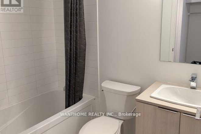 Shared Bathroom - Private room in a co-living condo unit at Yonge St, Toronto! Utilities included!