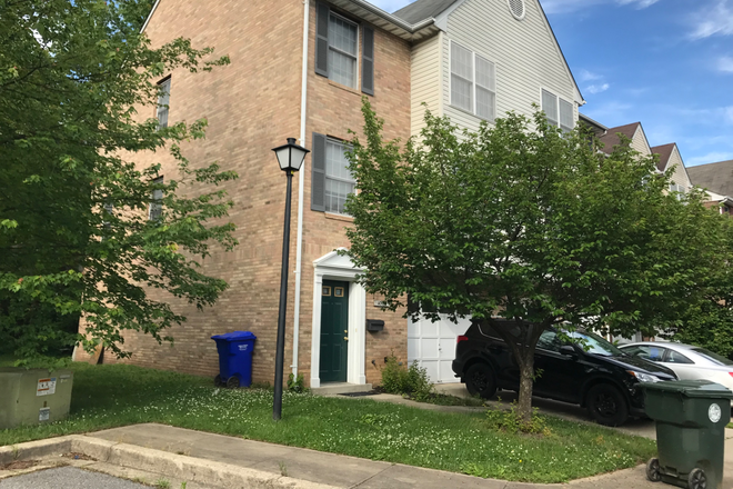 Outside - Private room near campus Townhome