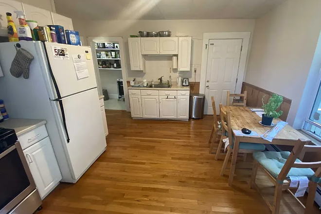Call NOW for showings! 617-236-8600 - PEARL ST - *NO FEE* CAMBRIDGEPORT 3BR/1BA AVAIL *9/1/2025* W/ IN UNIT W/D, PNTRY, DECK BY MBTA! Apartments