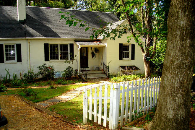 Outside view - University of Virginia Location / All Utilities Included /Large Apartment