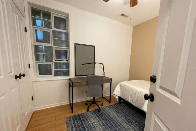room - Student  apartments - LIttle Italy