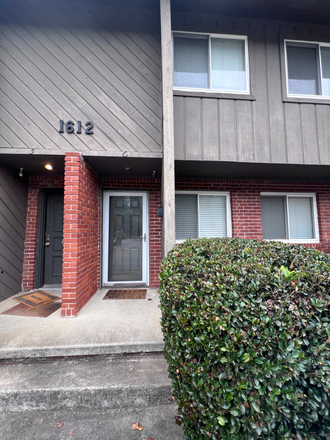 Front view - 3 bedroom 1.5 bath fully furnished townhouse