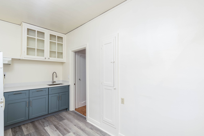Large Kitchen - $1,995 UC Berkeley - Studios - College/Parker - CLOSE!