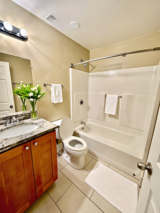 1 - Free rent (1/2 month) BU Egmont/Saint Paul 4 bed 2 bath 9/1/26 Condo