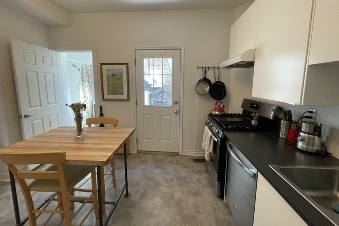 kitchen - Beautiful downtown apartment for summer sublet