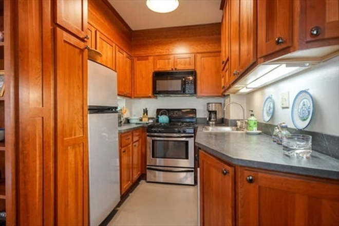 Kitchen - 988 Memorial Dr Unit 187 Condo