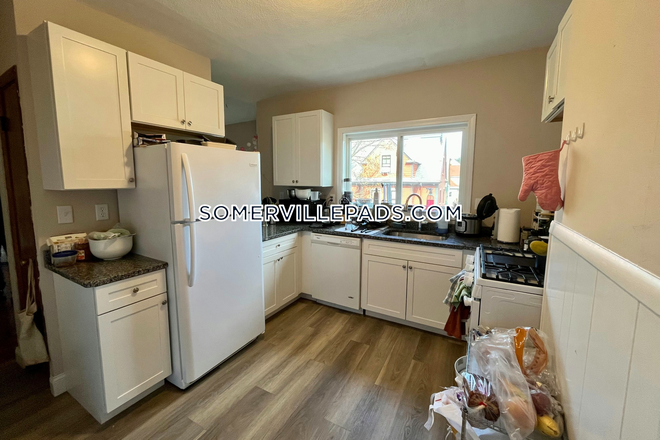 Kitchen - Beautiful 5 Bed 2 Bath Apartment on Curtis St.! Close Proximity to Tufts Campus and Davis Square!