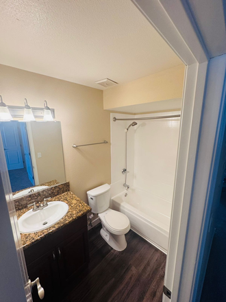 Bathroom 🚽 - La Veta Grand Apartments