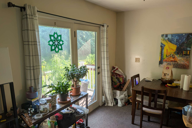 dining area - October 1 - Two bedroom apartment - Amherst