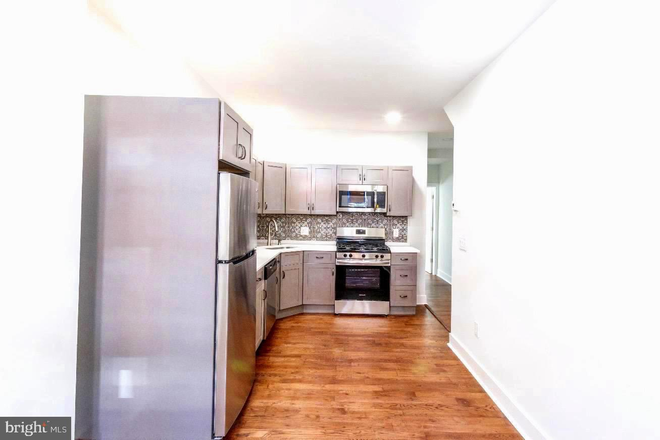 Kitchen - Fairmount totally renovated 1 bedroom plus bonus room and 2 full bathrooms apartment