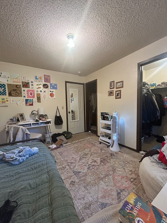 Bedroom - Apartment near campus and Pearl with two roommates