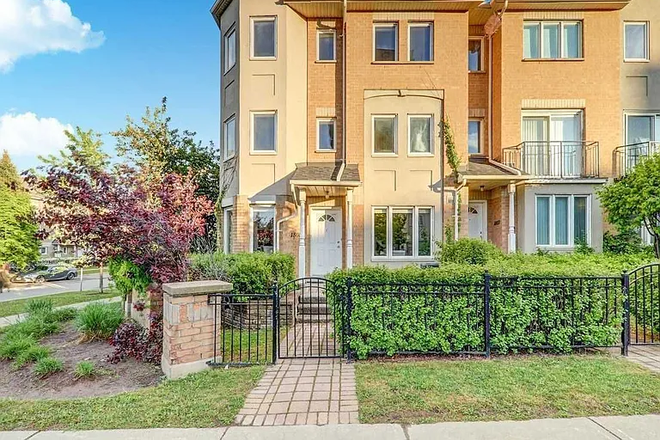Outside Street View, Corner Townhouse - Private room for female student in a shared 3-bedroom townhouse