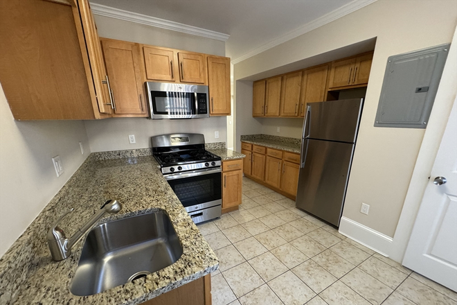 LIVING - GORGEOUS 2 BED WITH IN UNIT LAUNDRY AND CENTRAL A/C! Apartments