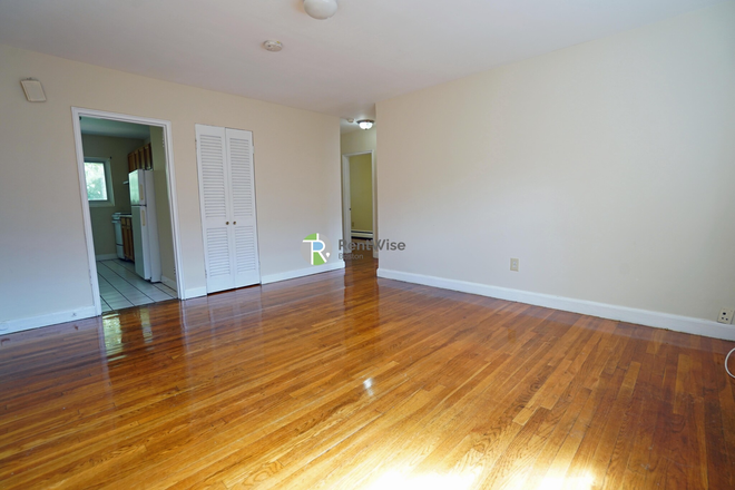 1 - AVAIL NOW-Awesome Brighton 2 bed. H/HW inc. NO FEE Apartments