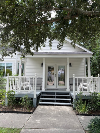 front - Ultimate 4 bedroom in prime location for students!! New renovation, June 1 lease