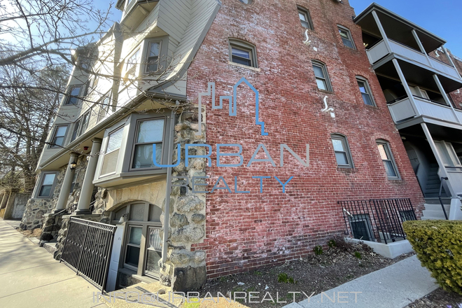 EXTERIOR - **JUNE 1 2026** RENOVATED 1 BED 1 BATH ACROSS THE STREET FROM BC Apartments