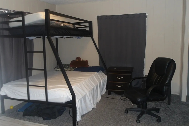 Outside front view - 30 mins walk to campus with amazing view. House