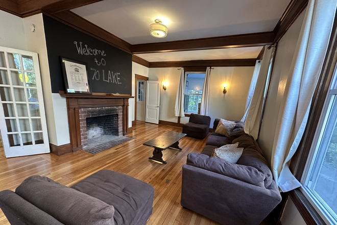 LIVING ROOM - *NOW RENTING JUNIOR YEAR 2026-2027* LARGE SINGLE FAMILY ON LAKE ST - 7 PLUS BED  BACK YARD - BASEME House