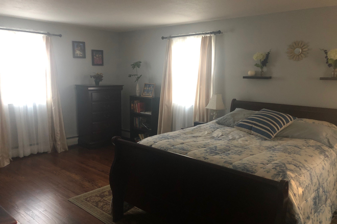 Master bedroom - Spacious and modern 3 bedroom finished basement house at walking distance from campus