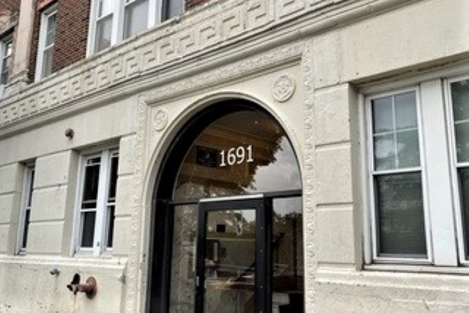 Door - 1691Common Condo