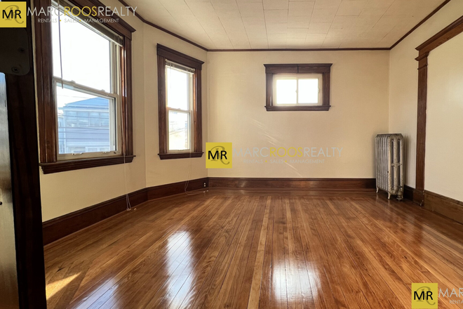 Living Space - High St 6 Bed Somerville Apartments