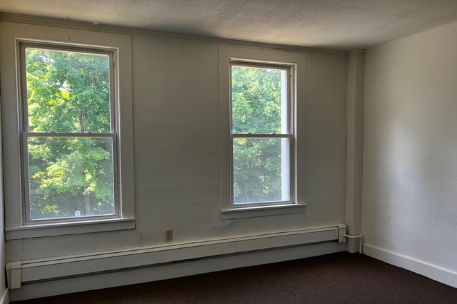 bedroom - One bedroom apartment - Umass bus -  Amherst