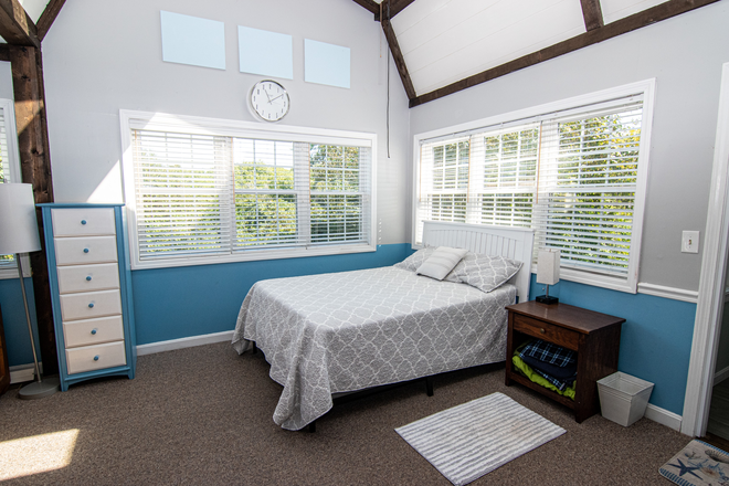 Bedroom 1 - Available for a group of 4! 4 Bedroom home in Point Judith!