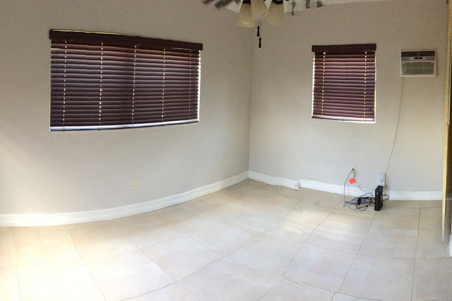 Bedroom - ROOM FOR RENT ($1,000 INCLUDES ALL UTILITIES) / ACCESS TO ENTIRE HOUSE