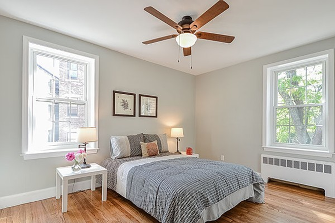 Bedroom - Brookline Apartment, 30 min walk to campus