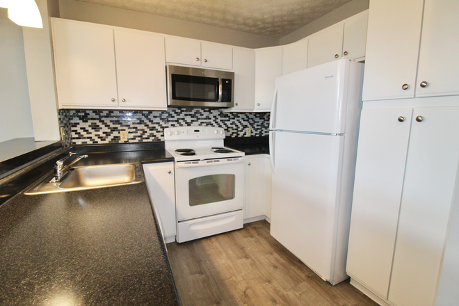 Kitchen - Hunters Ridge - 3 bedroom - 3 bath loft apartment for rent! Pre-leasing for the 26-27 year!