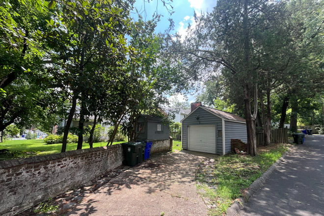 detached garage - VERY CLOSE TO CAMPUS!  BEAUTIFUL 5 BED/2.5 BATH HOUSE!