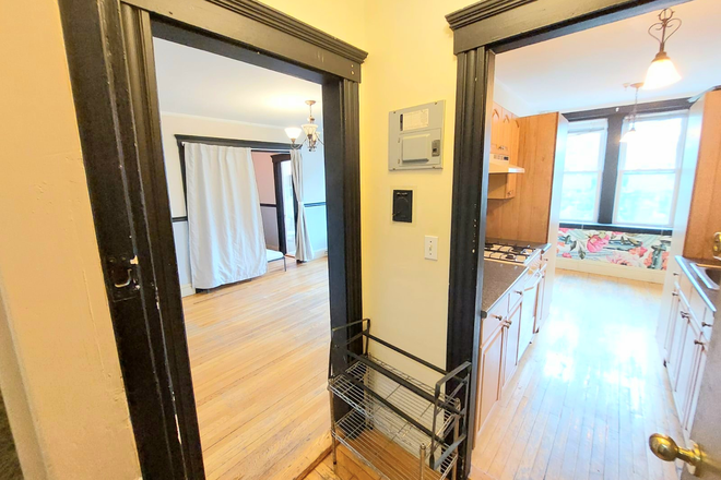 Entrance Hall - VERY LARGE OPEN-CONCEPT STUDIO Apartments
