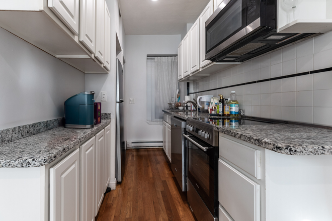 Call call or text Arezou at 617-584-7817 - Gorgous and Renovated 2 bed on WEstland AVe.! NO BROKER FEE! NO SECURITY DEP!! Apartments