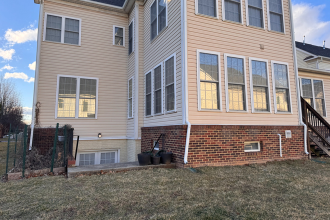 Back basement access - Brambleton/Ashburn Student Homestay → 2 Students | 2BR Suite (Sterling Area) in Owner-Occupied Home