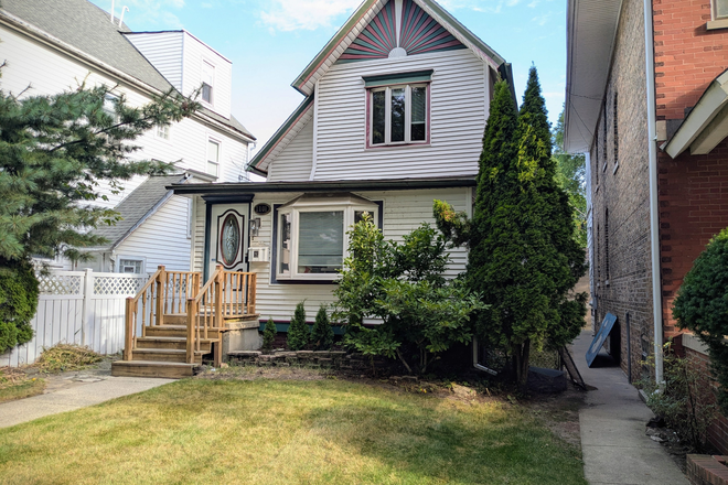 Outside Street View - FALL 2026 SUBLET: 1101 Garnett, Fully Furnished with AC