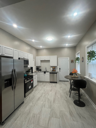 Updated Kitchen and Breakfast Bar - Furnished Rooms for Rent near LaSalle & Broad St Line