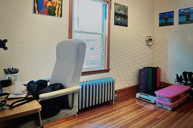 BEDROOM - Harvard, BU, MIT MGH& BC  ROOMATES WANTED   NO FEES , Safe  Clean  EZ Access  Train/Bus Apartments