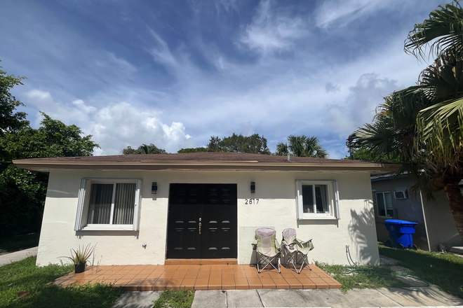 Front - Spacious 3/2 home with yard and parking!