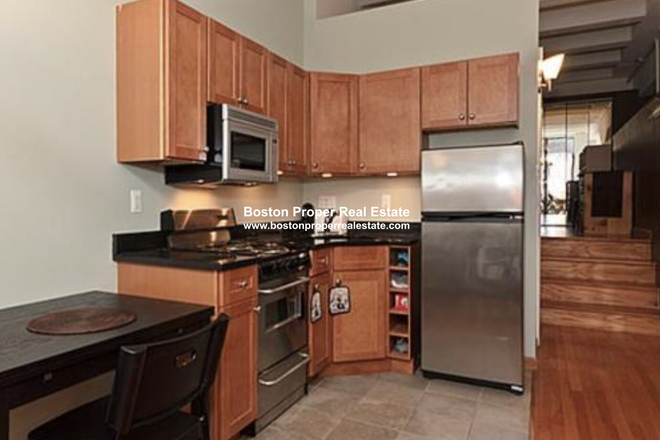 a - DOORMAN BLDG W/POOL, GYM, AND NO FEES Condo