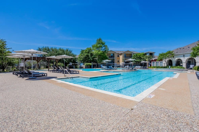 Pool - University Trails 4x4,  Lease Takeover, Current lease 610/mo.  Listed Lease 680/mo