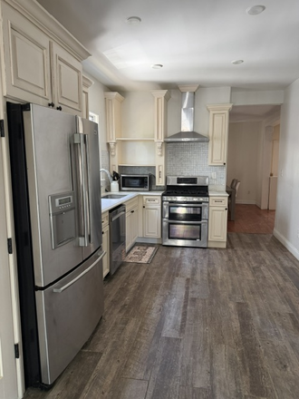 Kitchen - Large Single Family Close to Campus