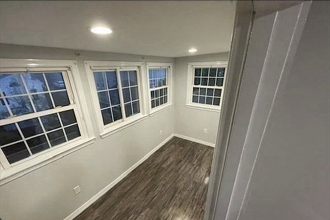 Sunroom - Close to campus Duplex