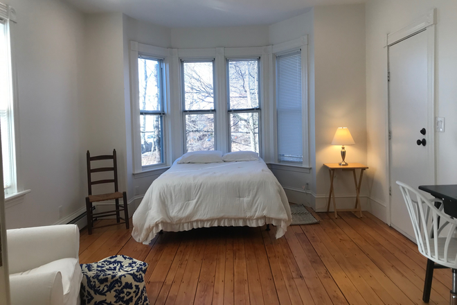Bedroom - Beautiful, Sunny Space Duplex