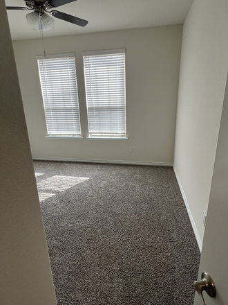 2 - Room for Rent in Mustang Trail- Fully Secured(Smart Home)