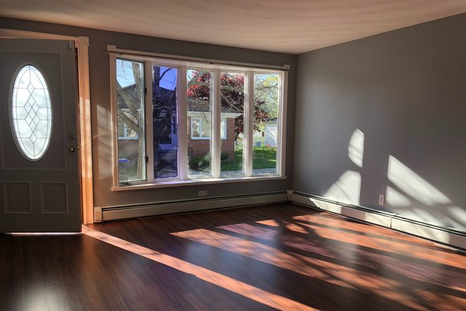 Living room - Sunny 2 bedroom Duplex