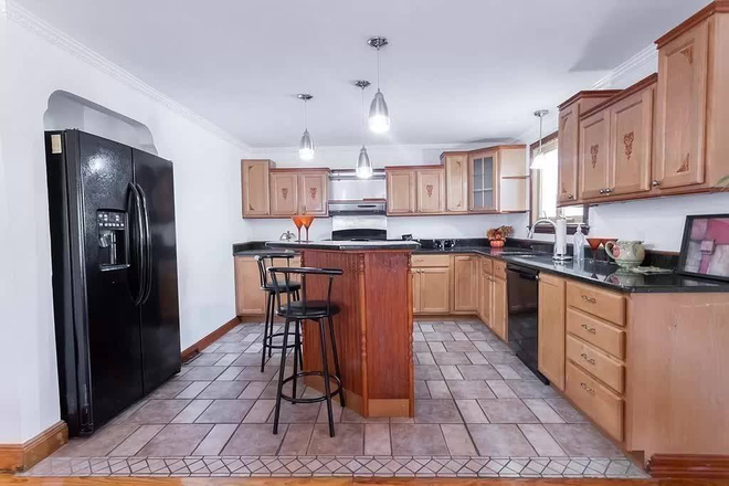 Kitchen - 5 bed TRIPLEX on Fort Ave! Parking, laundry, private deck & more!