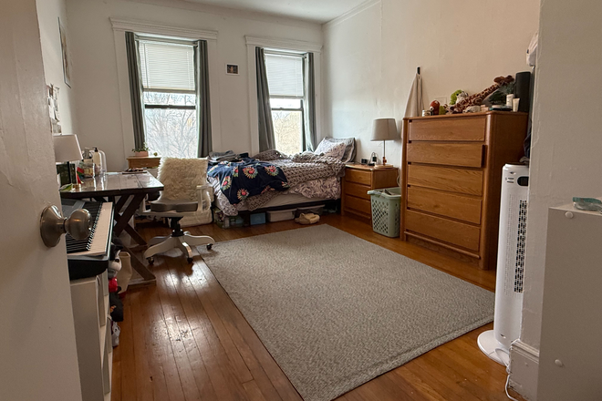 bedroom - Charming Fenway 2 bed split for 9/1 - NO FEE! Apartments