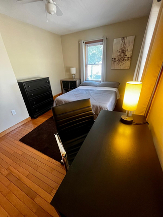 Bedroom - Looking for a roommate in a 4BR Apartment Near Tufts - Utilities Included